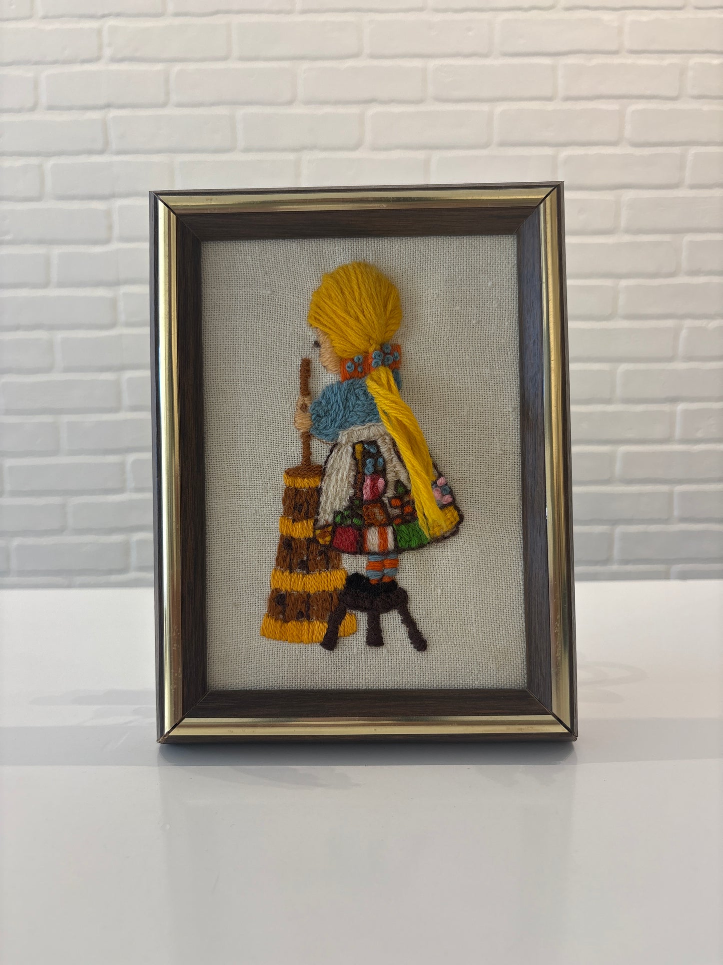 1979 Crewel Needlwork Picture Framed