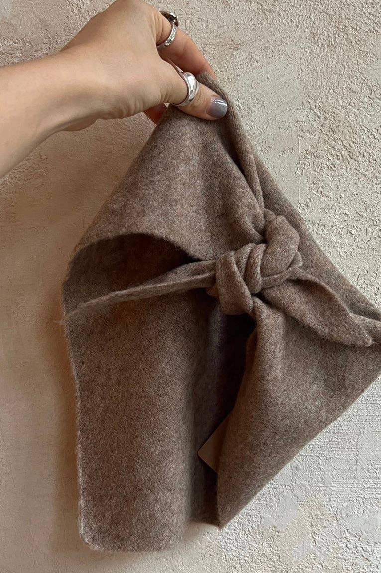 FUZZY WOOL CRAVAT SCARF - neutral