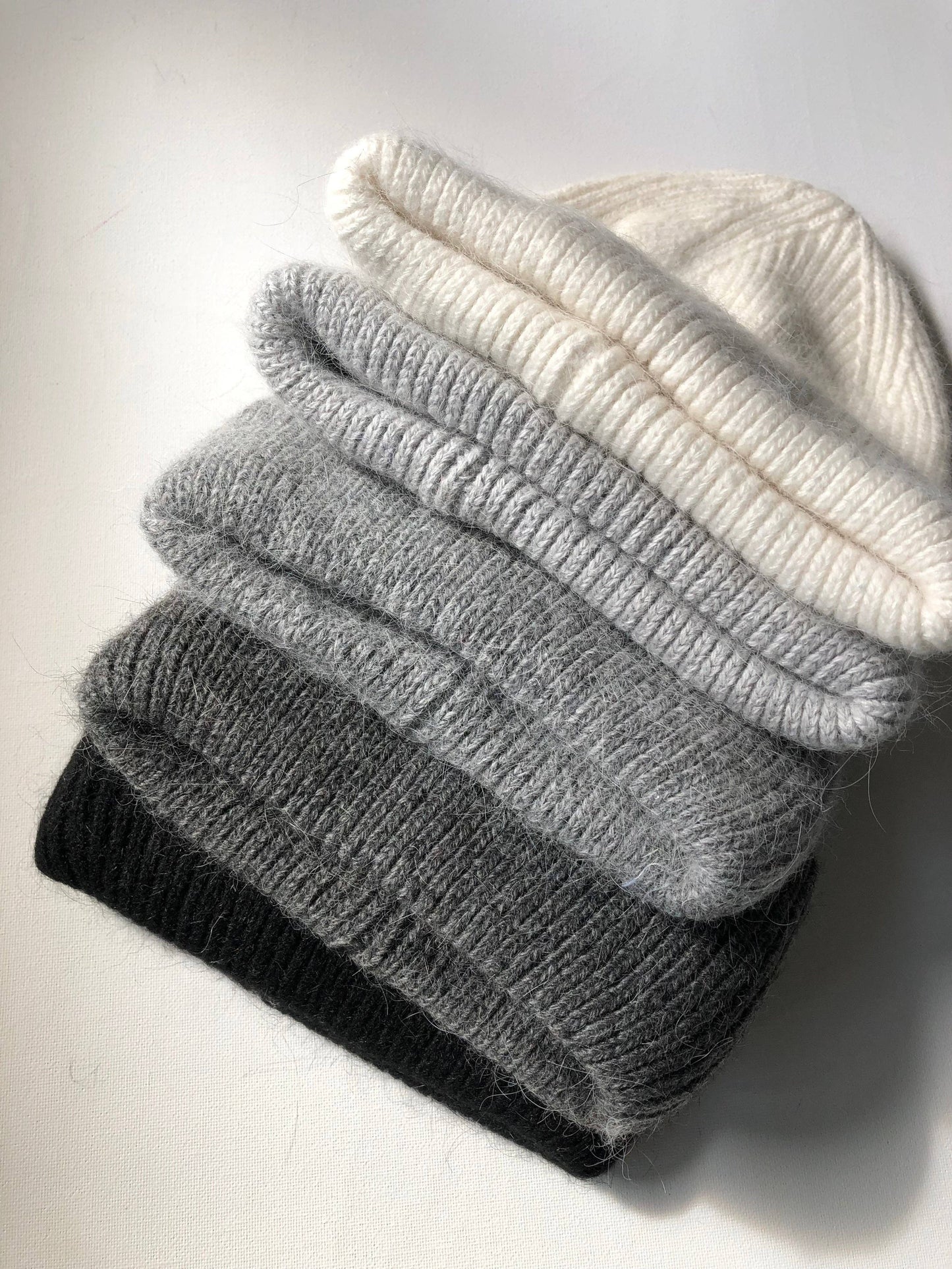 ROYAL ANGORA BEANIE - neutral