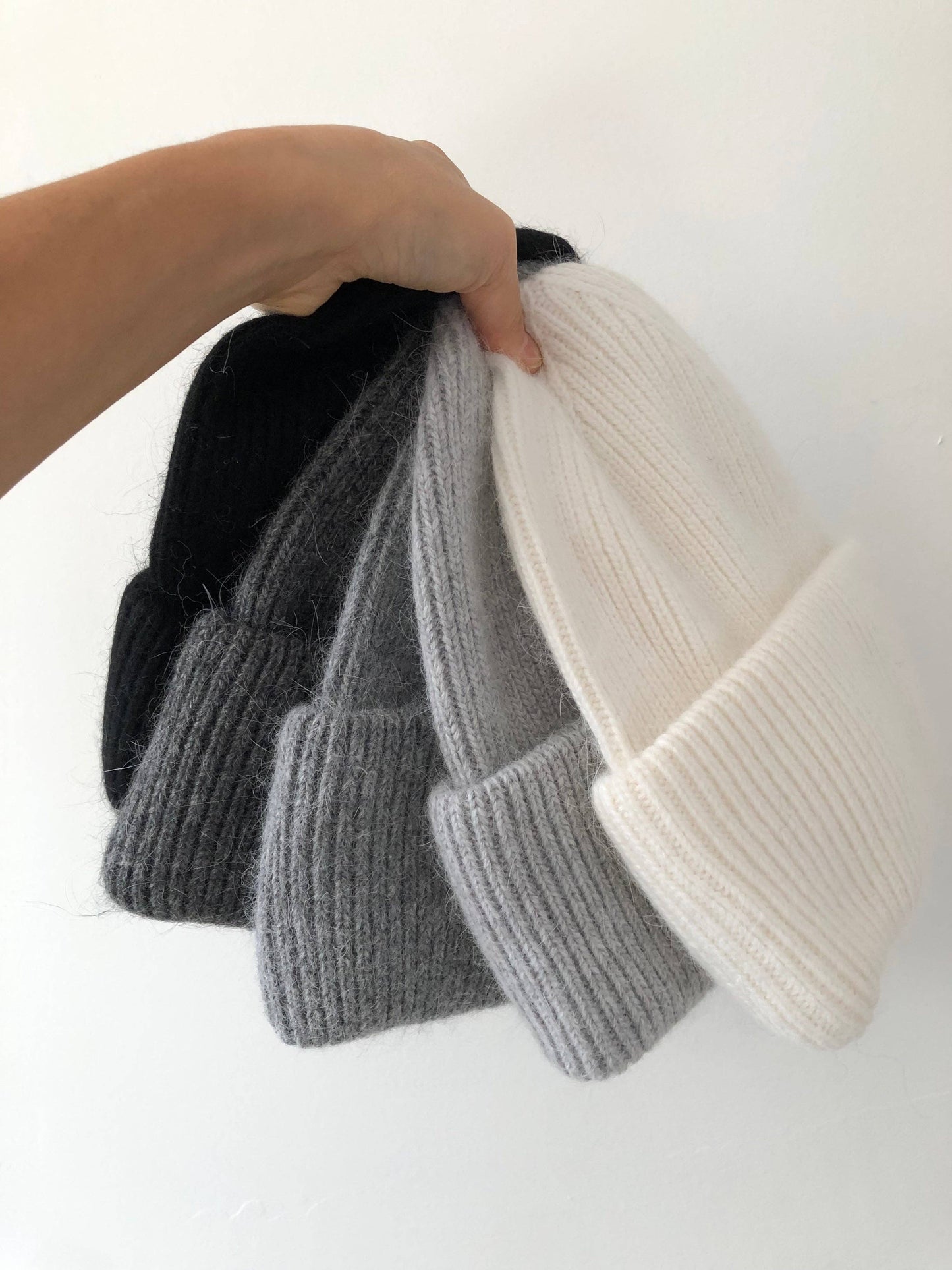 ROYAL ANGORA BEANIE - neutral