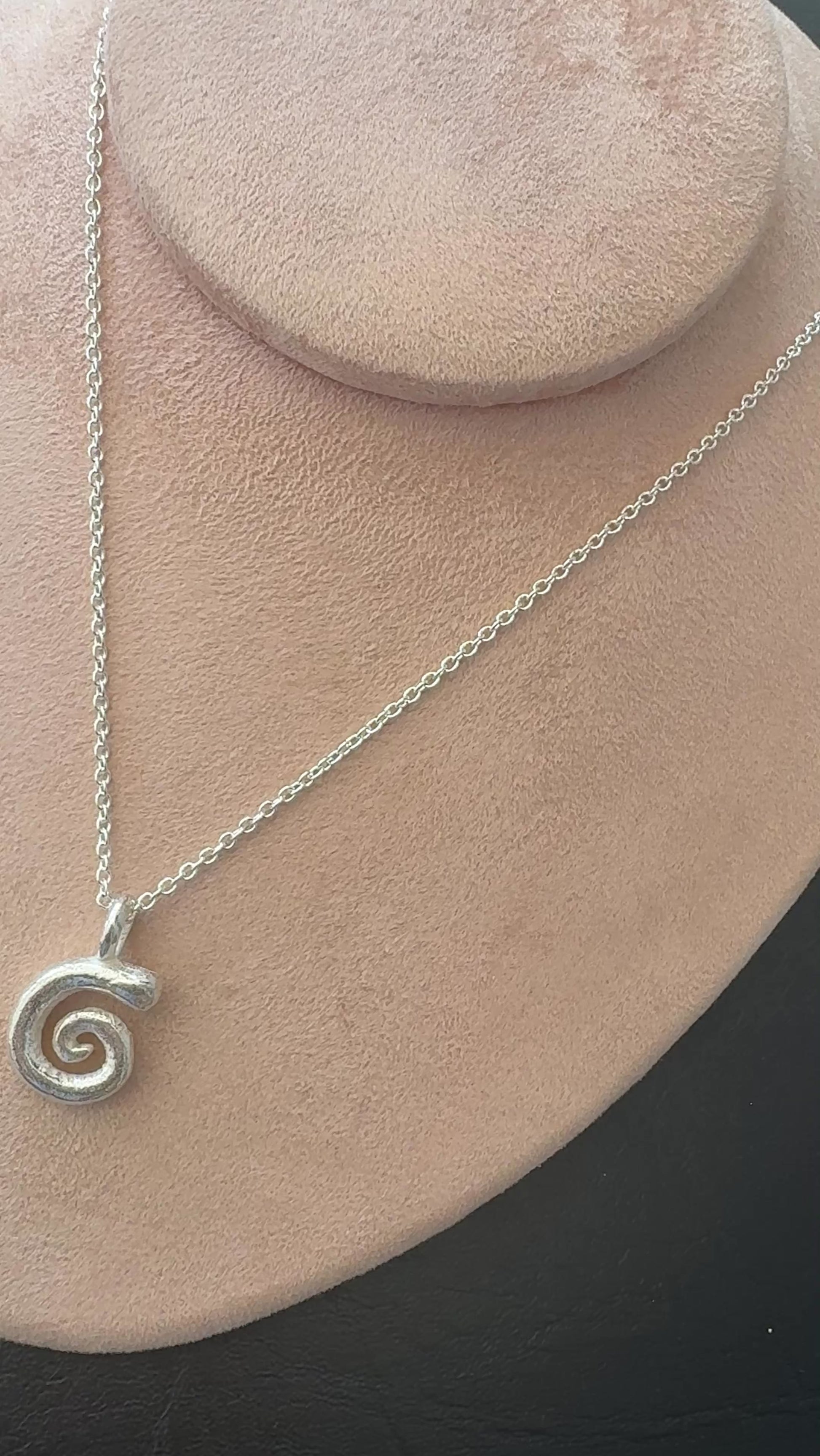 Swirl silver necklace